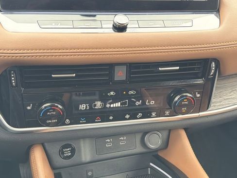 Certified 2024 Nissan Rogue Platinum w/ Platinum Premium Package image 7