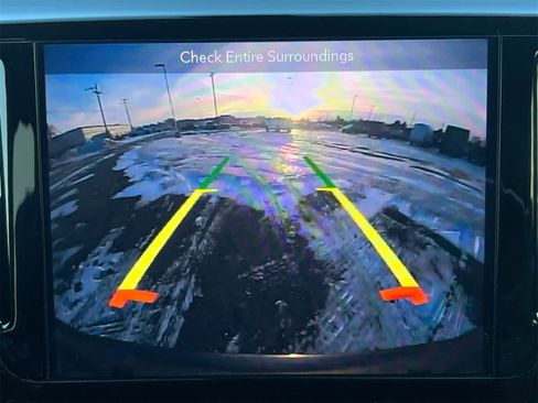 Used 2018 Chrysler Pacifica Limited w/ Tire & Wheel Group image 29