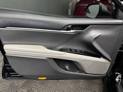 Used 2019 Toyota Camry LE w/ Carpet Mat Package image 37