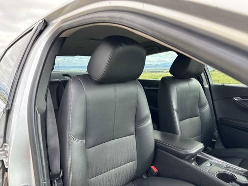 Used 2019 Chevrolet Impala LT FWD image 15
