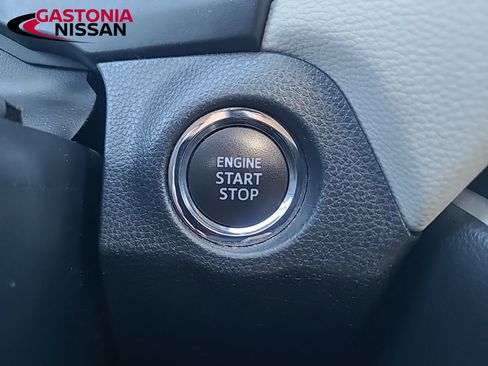 Used 2019 Toyota RAV4 XLE w/ Phone Cable & Charge Package image 41