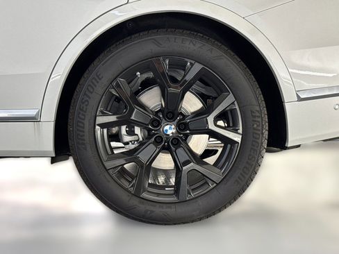 Used 2026 BMW X7 xDrive40i w/ Premium Package image 11