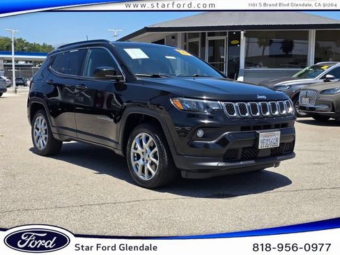 Used 2023 Jeep Compass Latitude AWD/4WD image 1