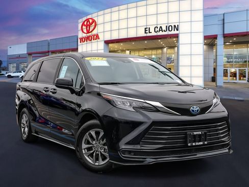 Certified 2024 Toyota Sienna LE FWD image 1