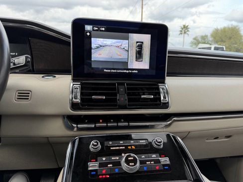 Used 2018 Lincoln Navigator Reserve image 21
