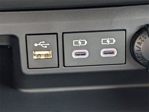 Used 2025 Toyota Highlander XLE image 29