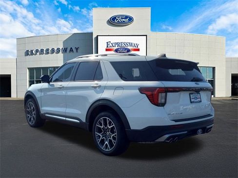 Used 2025 Ford Explorer Platinum w/ Ultimate Package image 8