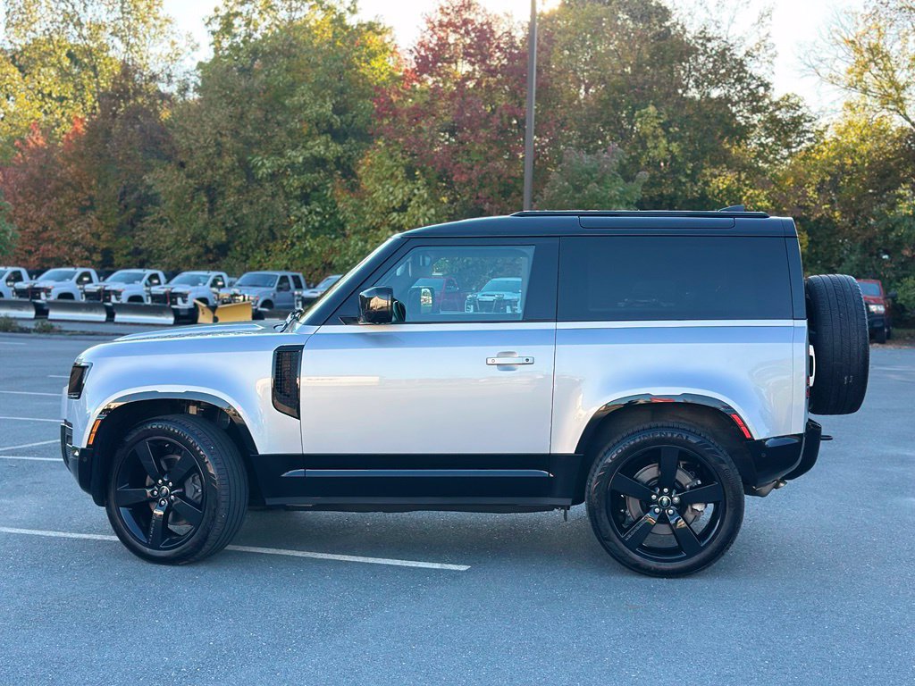 Used 2024 Land Rover Defender 90 X-Dynamic SE AWD/4WD image 3