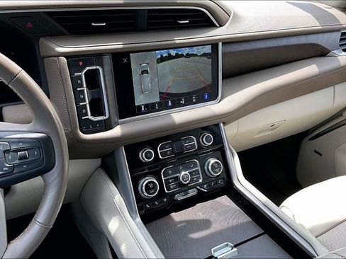 Used 2022 GMC Yukon XL Denali AWD/4WD image 15