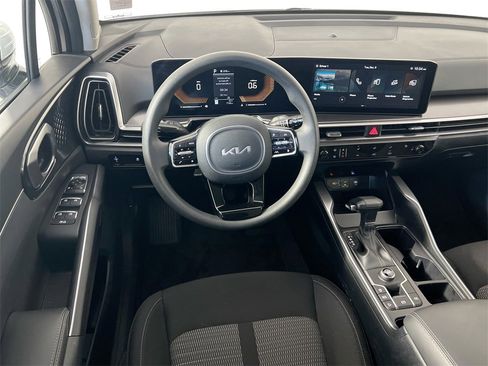 Certified 2024 Kia Sorento LX image 21