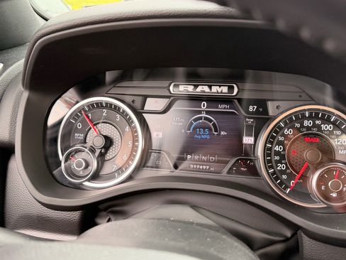 Used 2022 RAM 1500 Big Horn AWD/4WD image 16