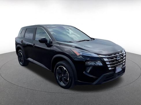 Used 2025 Nissan Rogue SV image 3