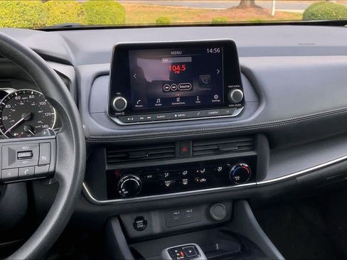 Used 2024 Nissan Rogue S image 6