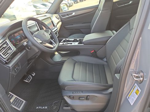 New 2026 Volkswagen Atlas Cross Sport SEL R-Line image 4