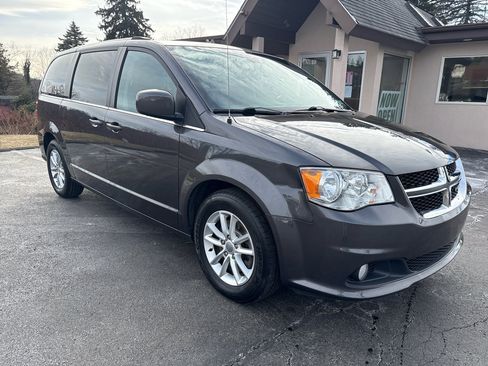 Used 2020 Dodge Grand Caravan SXT image 3