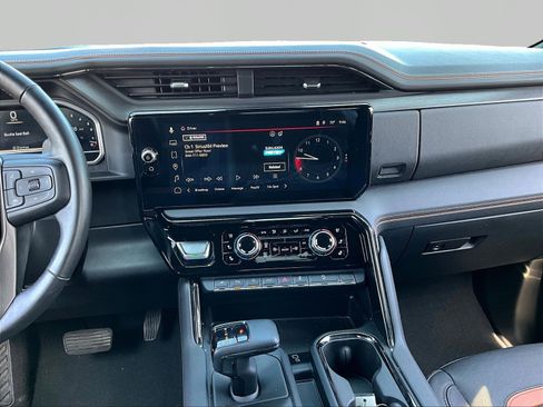 Used 2024 GMC Sierra 1500 AT4 w/ Technology Package AWD/4WD image 10