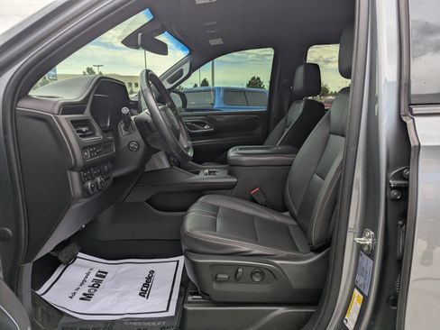 Used 2022 Chevrolet Suburban RST w/ Luxury Package AWD/4WD image 12