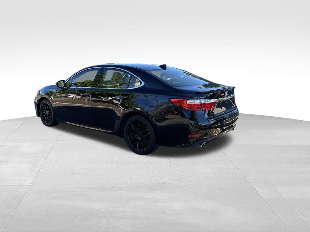 Used 2015 Lexus ES 350 w/ Premium Package FWD image 4