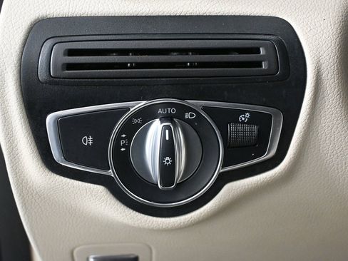 Used 2018 Mercedes-Benz GLC 300 image 9