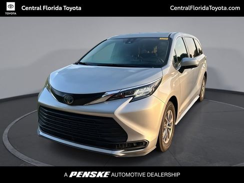 Used 2021 Toyota Sienna LE FWD image 1