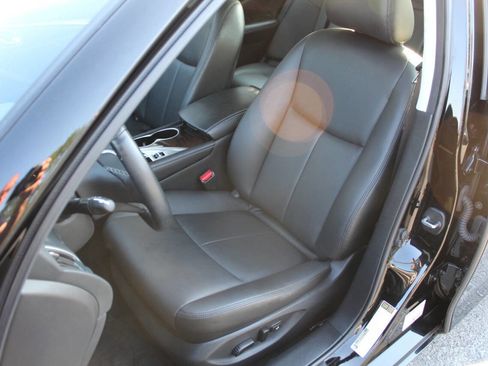 Used 2019 INFINITI Q50 Luxe w/ Essential Package (3.0T Luxe) AWD/4WD image 3