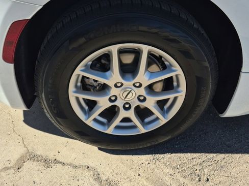 Certified 2024 Chrysler Pacifica Touring-L image 12