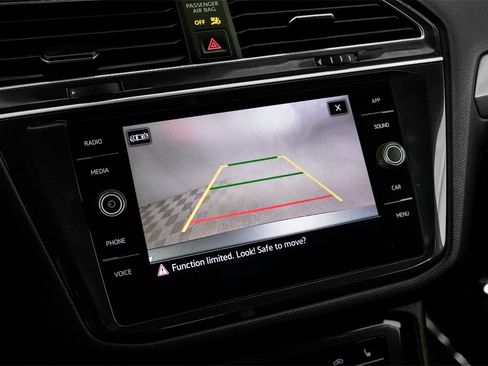 Used 2022 Volkswagen Tiguan SE image 21