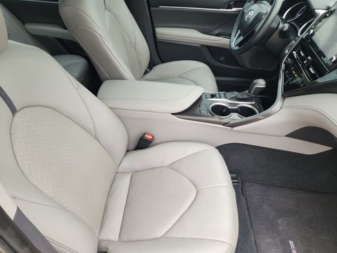 Used 2024 Toyota Camry XLE FWD image 15
