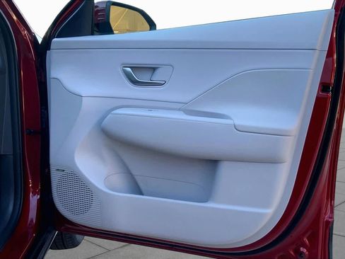 Used 2025 Hyundai Kona Limited FWD image 23