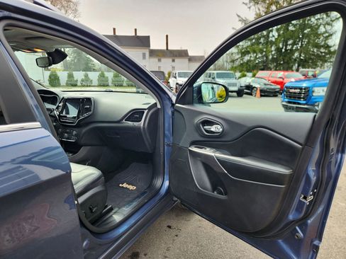 Used 2019 Jeep Cherokee Limited AWD/4WD image 43
