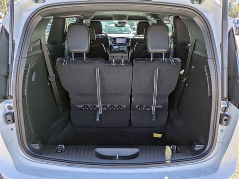 New 2026 Chrysler Pacifica Select image 12