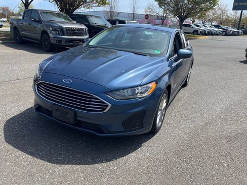 Used 2019 Ford Fusion SE image 3