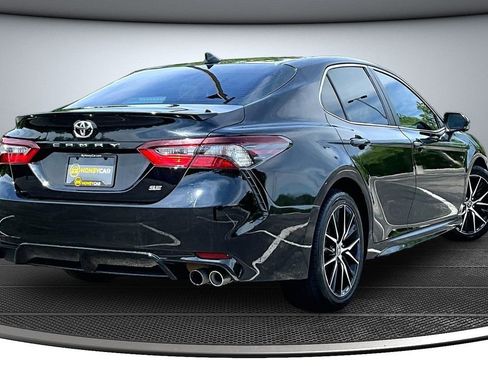Used 2022 Toyota Camry SE FWD image 6