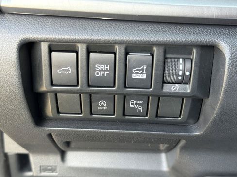 Used 2022 Subaru Forester Premium AWD/4WD image 16