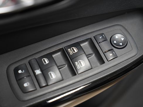 Used 2023 Jeep Cherokee Altitude Lux image 17