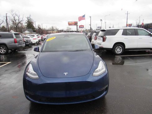 Used 2022 Tesla Model Y Long Range image 2
