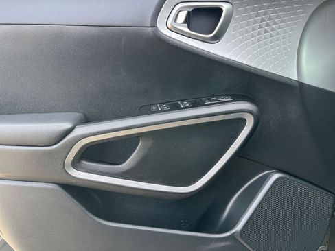 Used 2025 Kia Soul LX w/ LX Technology Package image 18