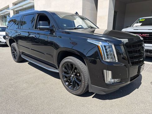 Used 2019 Cadillac Escalade ESV Luxury w/ Escalade Sport Edition RWD image 9