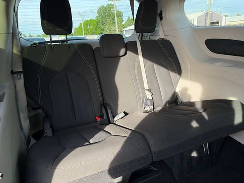 Used 2022 Chrysler Voyager LX FWD image 41