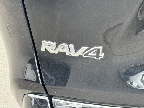 Used 2024 Toyota RAV4 SE image 19