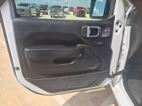 Used 2023 Jeep Gladiator Sport AWD/4WD image 13