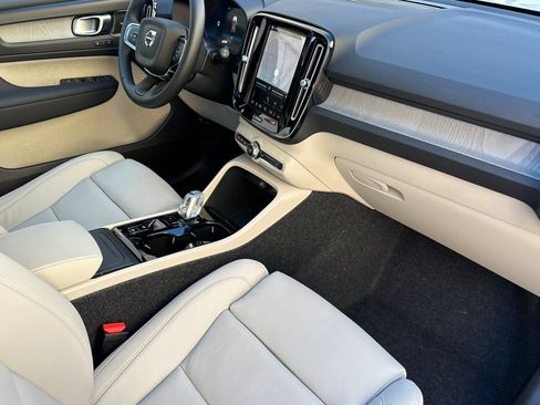 New 2026 Volvo XC40 B5 Ultra w/ Climate Package image 17