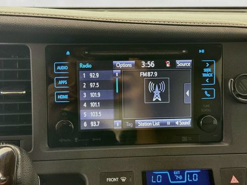 Used 2017 Toyota Sienna XLE Premium FWD image 15