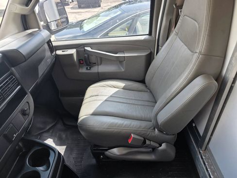Used 2018 Chevrolet Express 3500 w/ Power Convenience Package RWD image 18