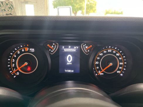 Used 2025 Jeep Gladiator Sport AWD/4WD image 14