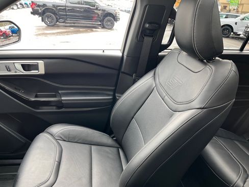 Used 2022 Ford Explorer ST w/ ST Street Pack image 19