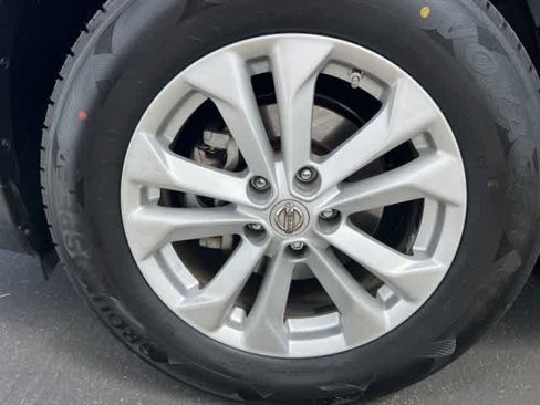 Used 2015 Nissan Rogue SV FWD image 10