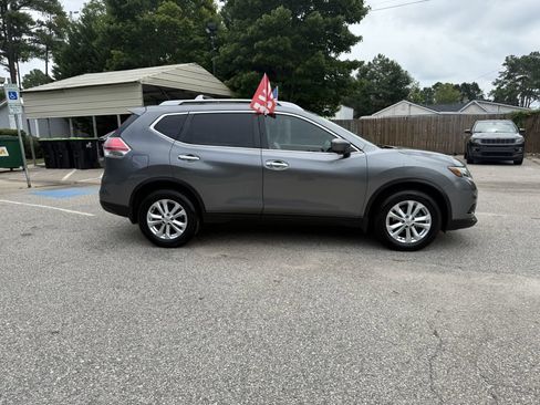 Used 2016 Nissan Rogue SV w/ SV Premium Package FWD image 4