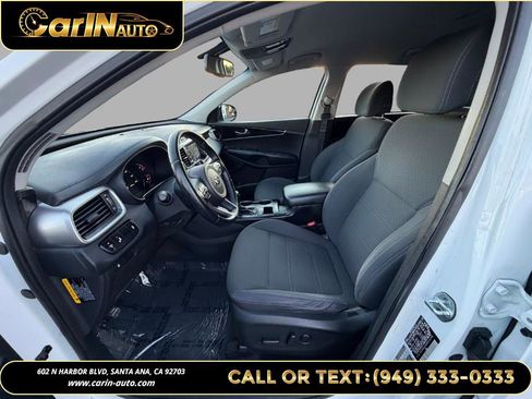 Used 2017 Kia Sorento LX w/ LX V6 Convenience Package image 10