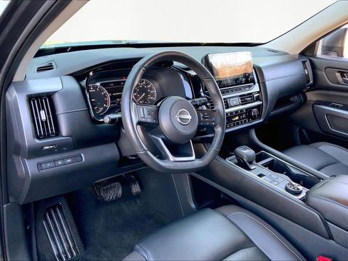 Used 2023 Nissan Pathfinder SL image 12